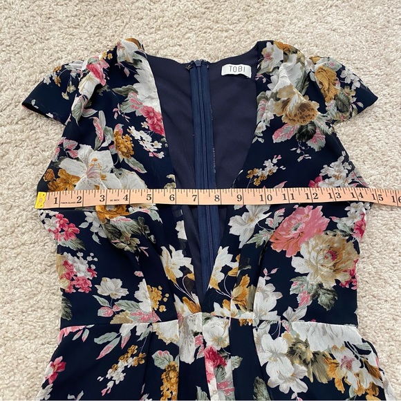 TOBI navy blue floral romper with cap sleeves - Picture 4 of 9